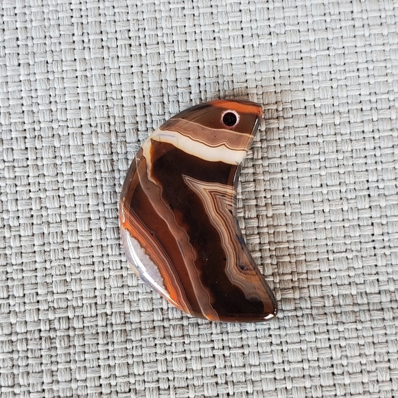 New Red Stripes Onyx Agate Crescent Moon Pendant. - Picture 3 of 10